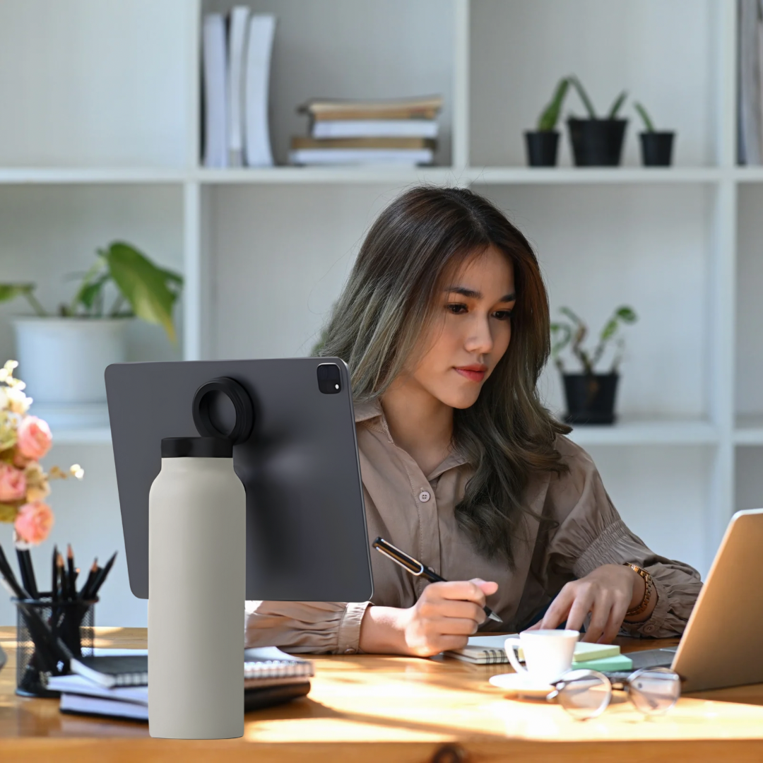 HydroSync™ 750ml insulated MagSafe thermal bottle